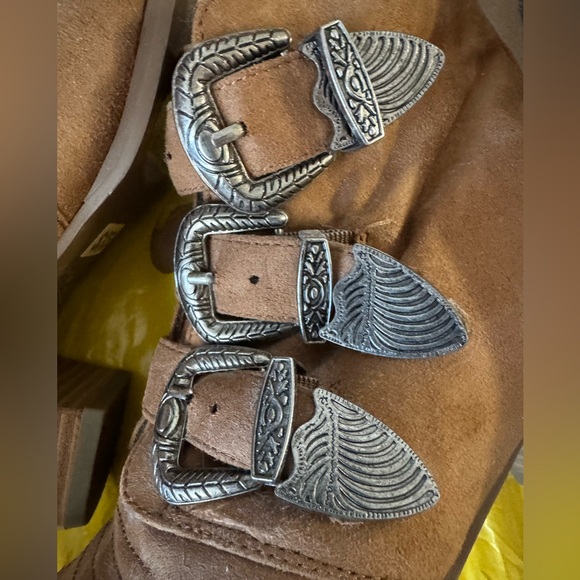 Forever 21 Brown Multi-Buckle Ankle Suede material Boots - NWT - no box - Size 6 - Picture 3 of 6